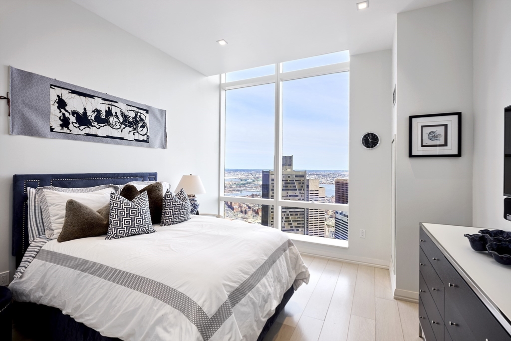 1 Franklin Street, Unit PH1B Boston, MA 02110 - Photo 30 of 42 a bedroom with a large bed and a large window