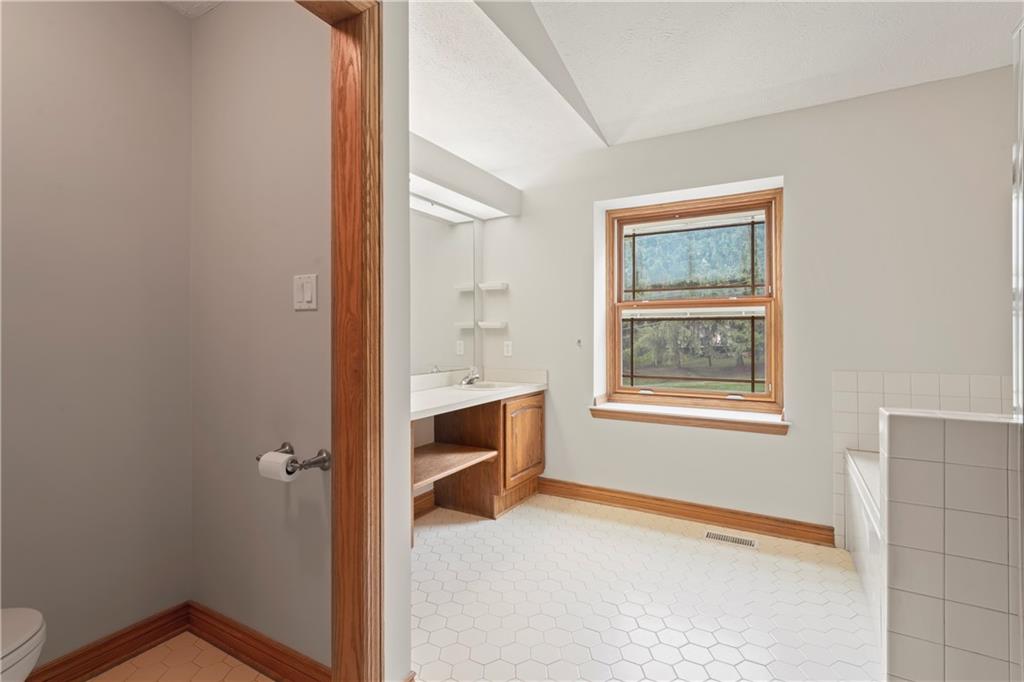 1581 Arndt Road Pittsburgh, PA 15237 - Photo 13 of 25 Gallery Image 13