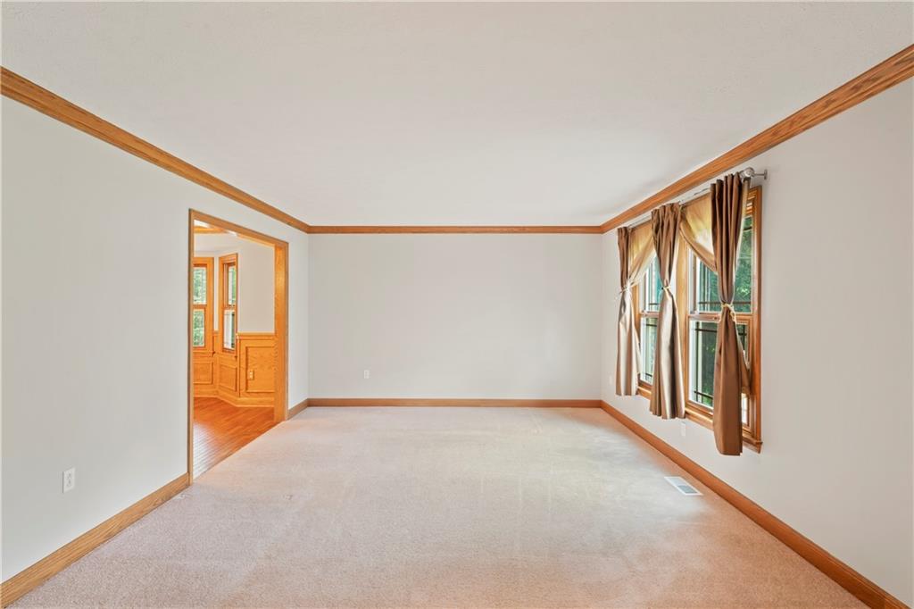 1581 Arndt Road Pittsburgh, PA 15237 - Photo 3 of 25 Gallery Image 3
