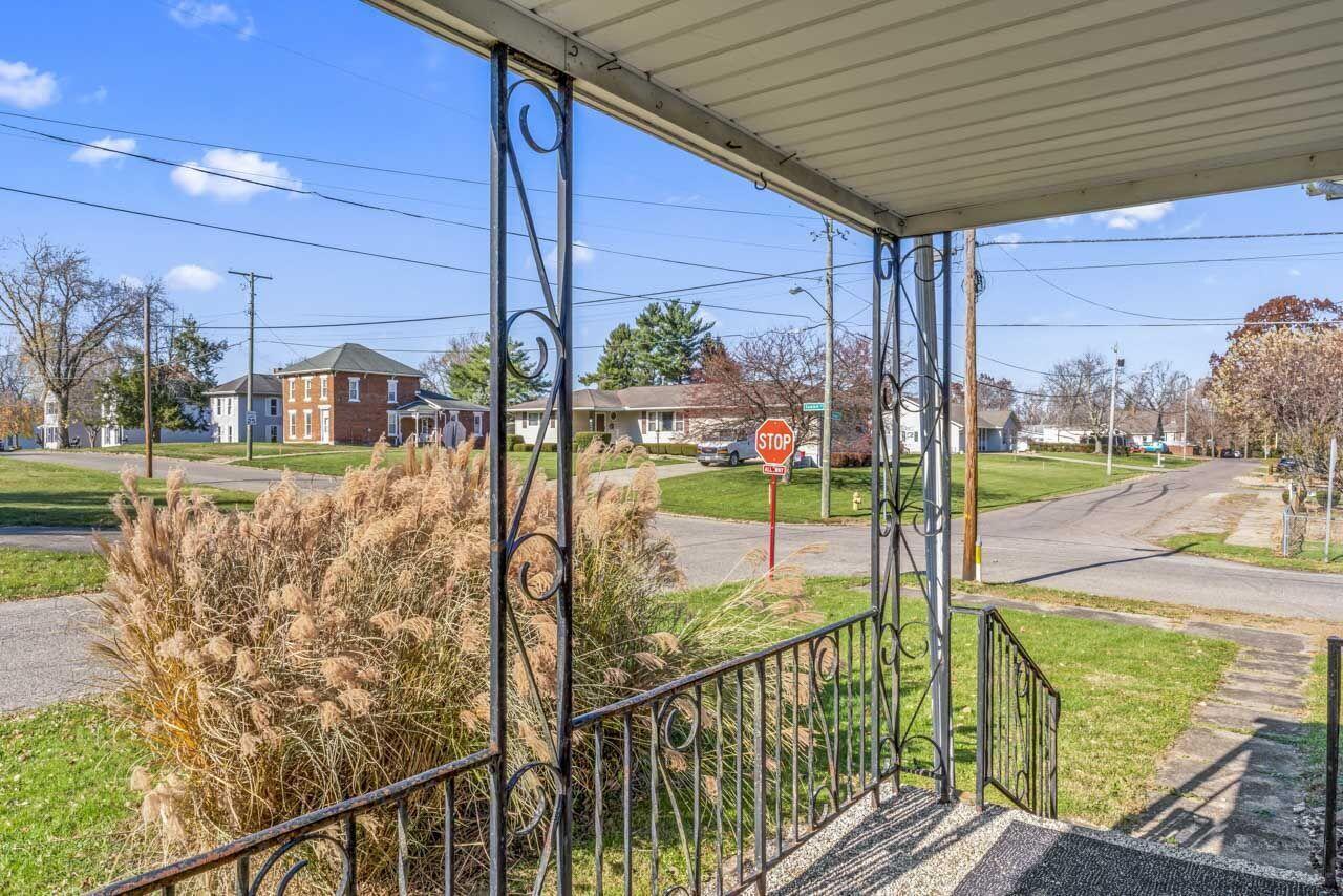 101 Summit Street Newark, OH 43055 - Photo 23 of 29 Front Porch