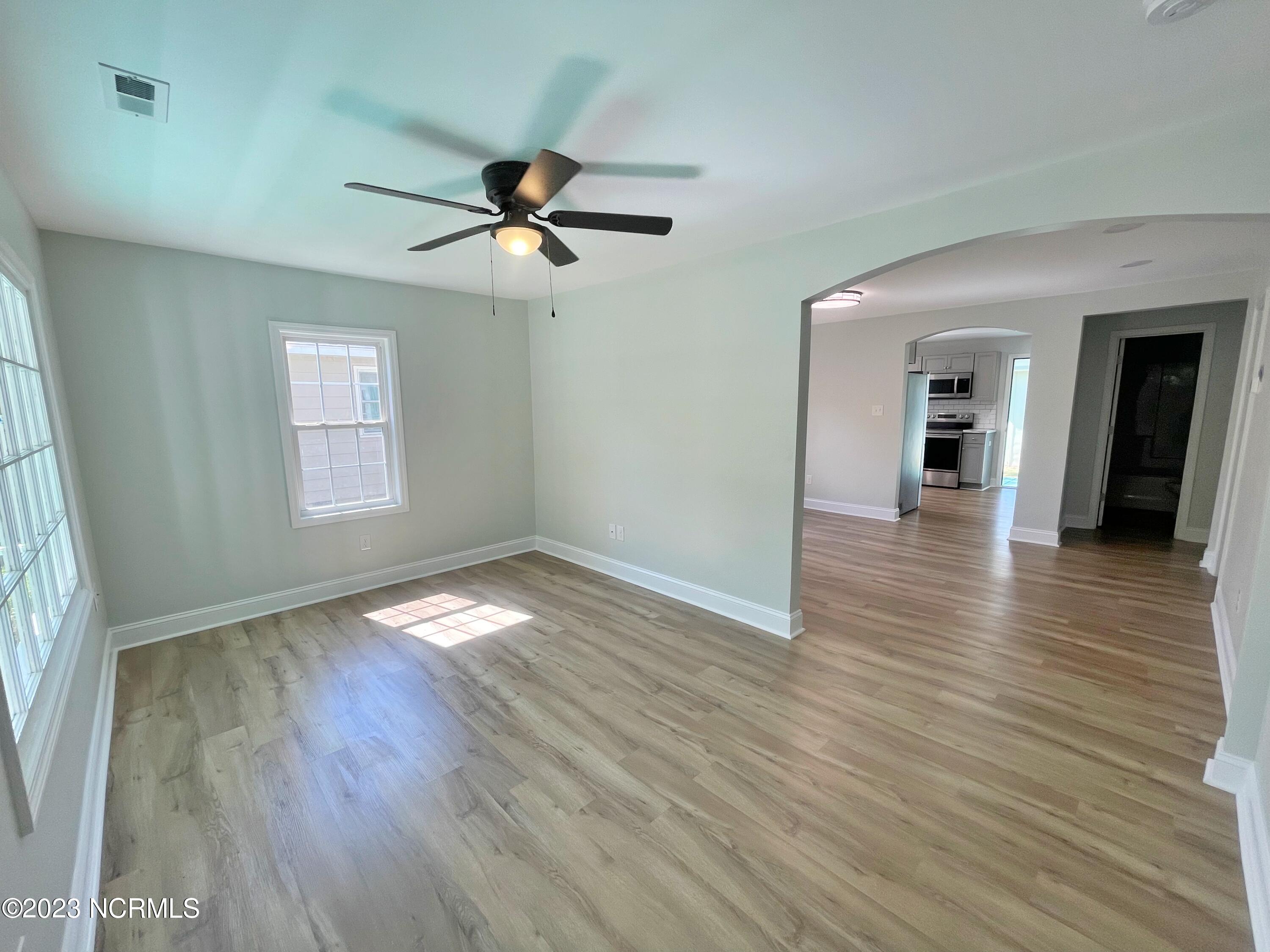 210 Poplar Street New Bern, NC 28560 - Photo 14 of 36 LIVING-DINING