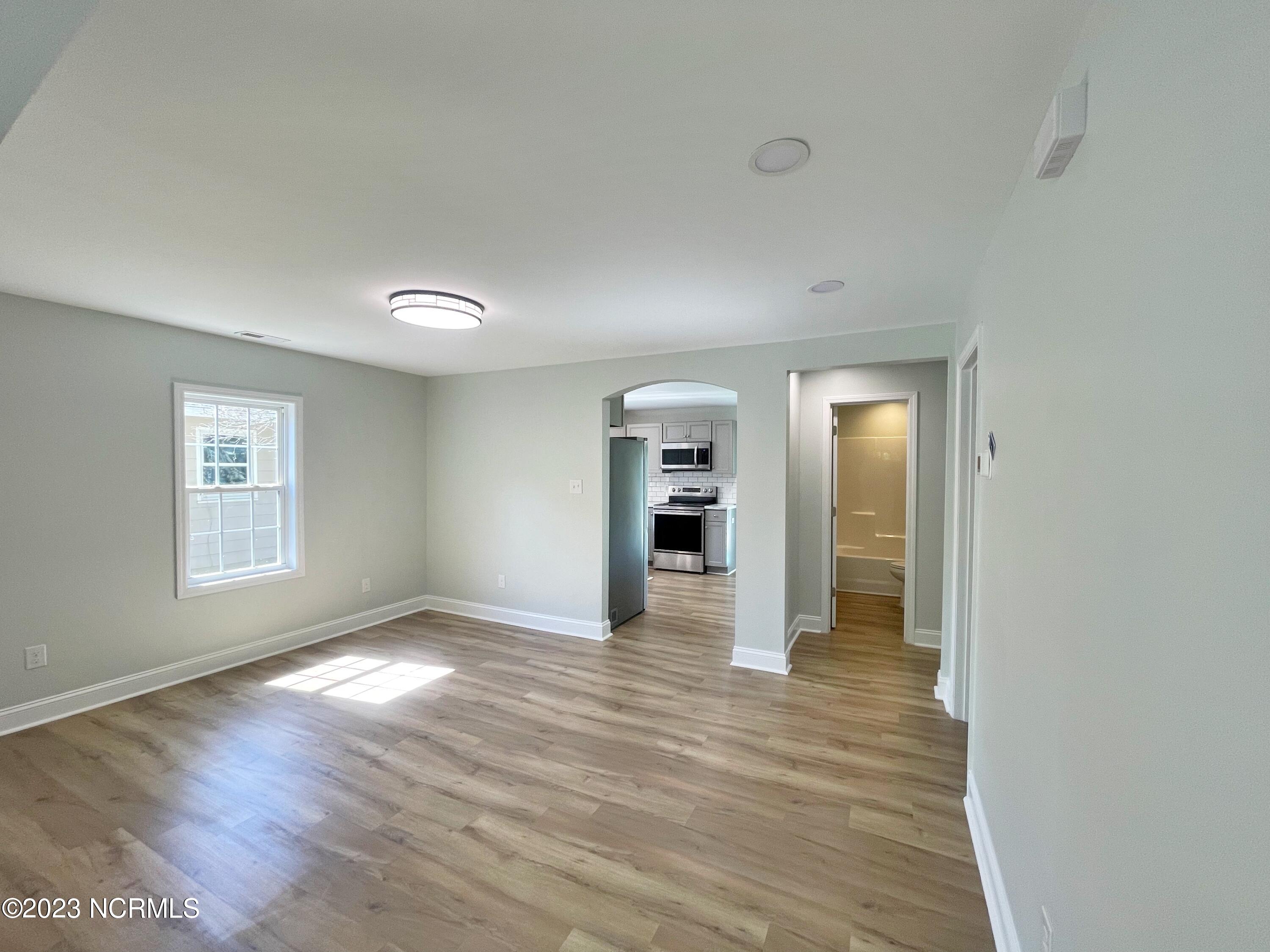 210 Poplar Street New Bern, NC 28560 - Photo 16 of 36 DINING AREA