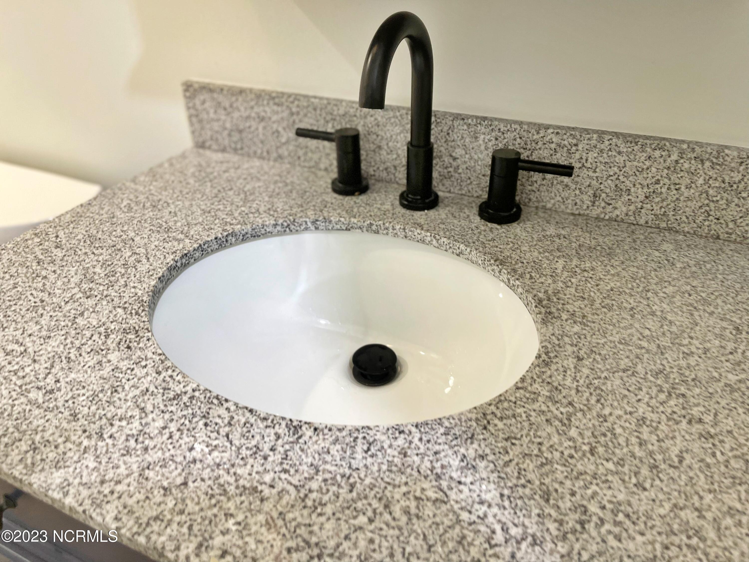 210 Poplar Street New Bern, NC 28560 - Photo 18 of 36 PRETTY VANITY