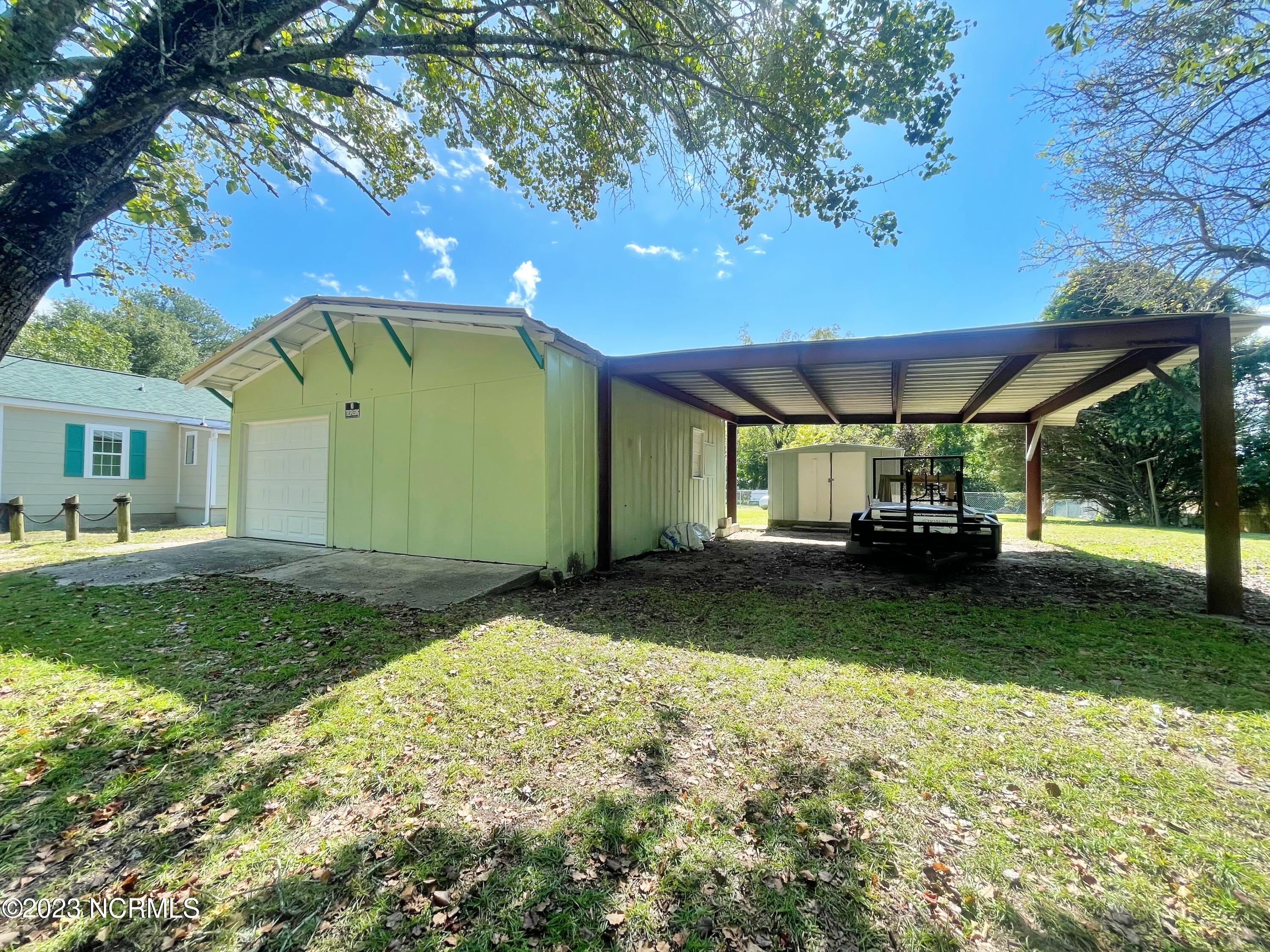 210 Poplar Street New Bern, NC 28560 - Photo 2 of 36 GREAT GARGE AND HUGE CARPORT