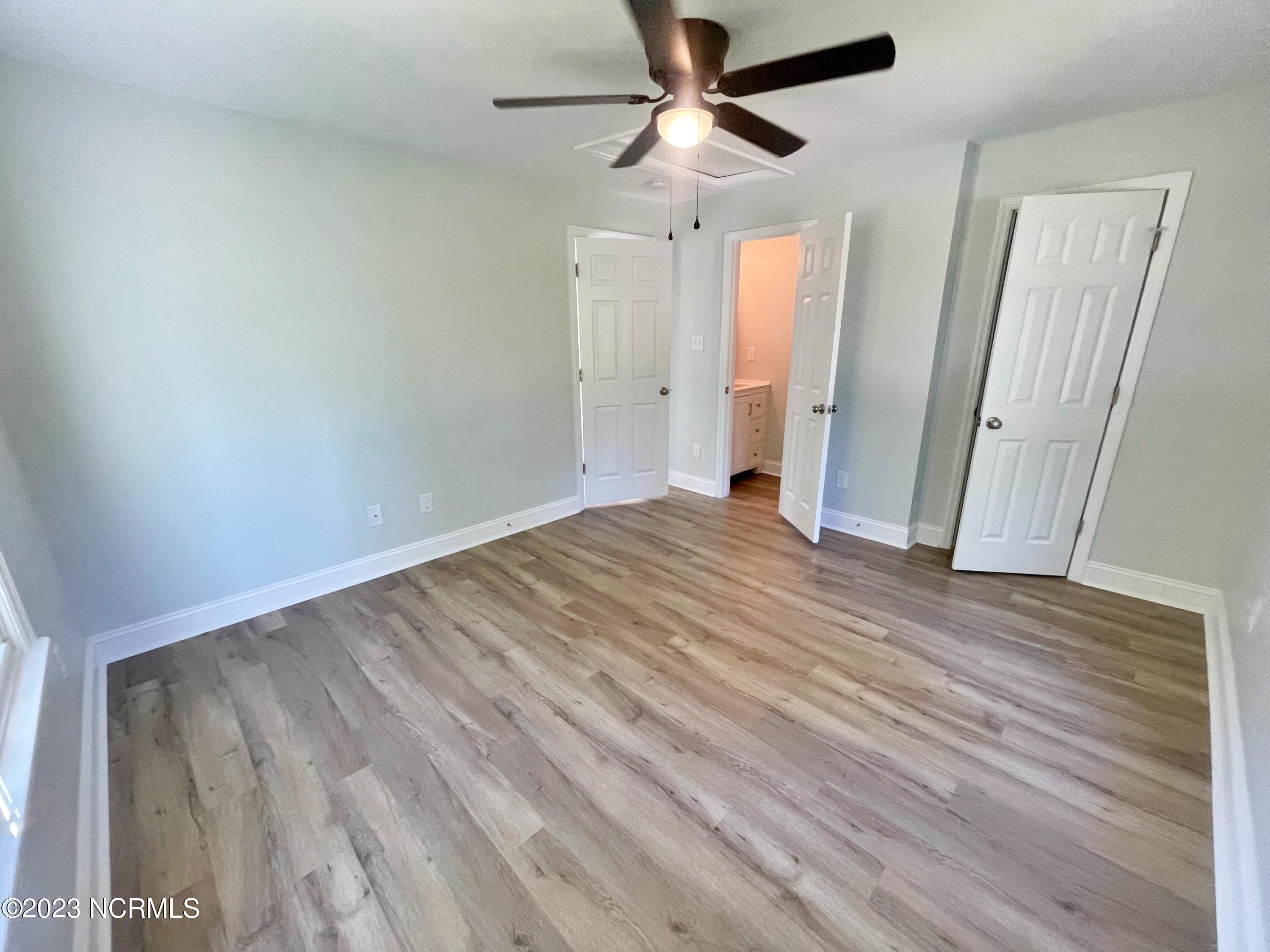 210 Poplar Street New Bern, NC 28560 - Photo 22 of 36 PRIMARY HAS PRIVATE BATH