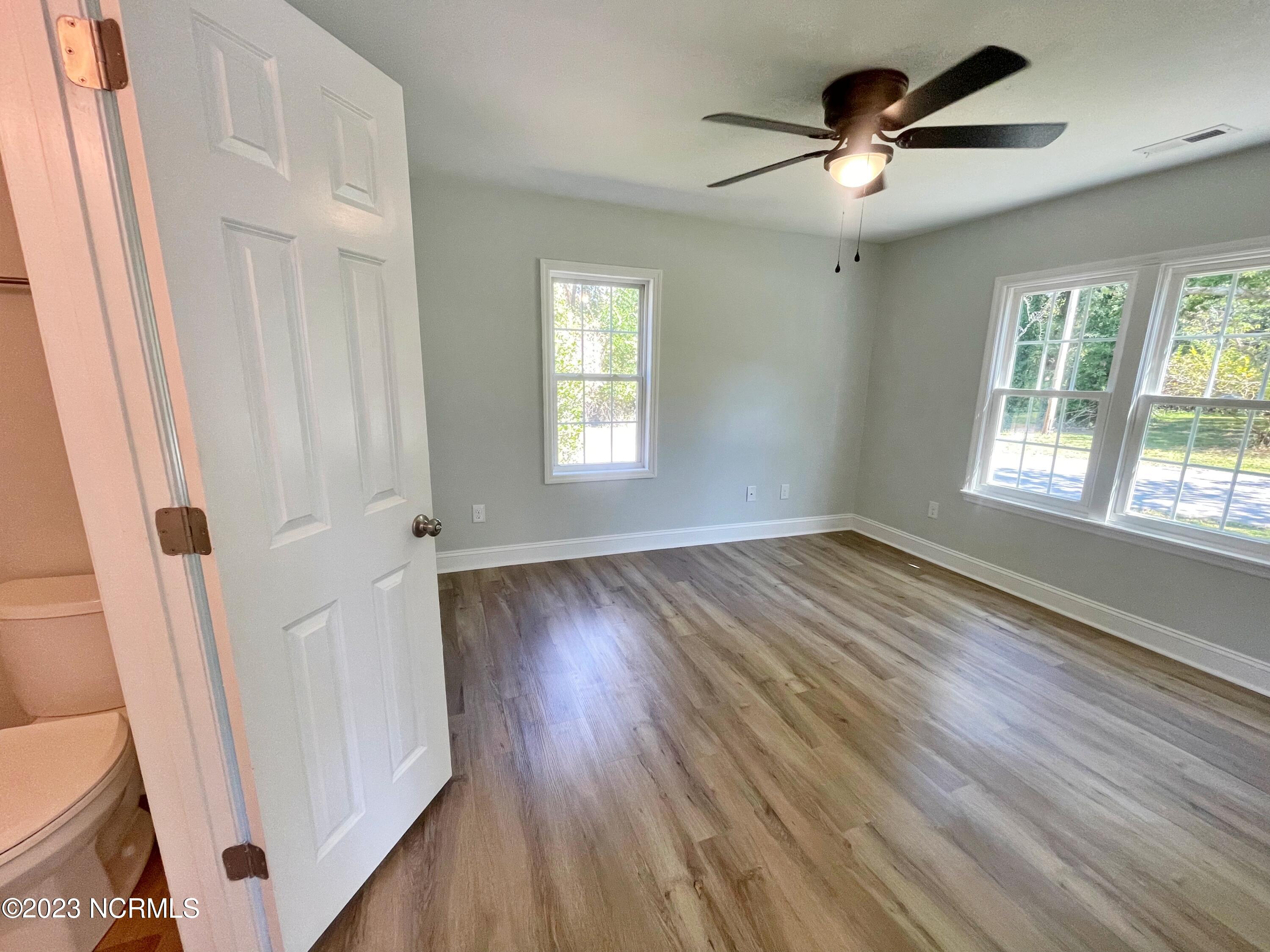 210 Poplar Street New Bern, NC 28560 - Photo 25 of 36 PRIMARY BEDROOM
