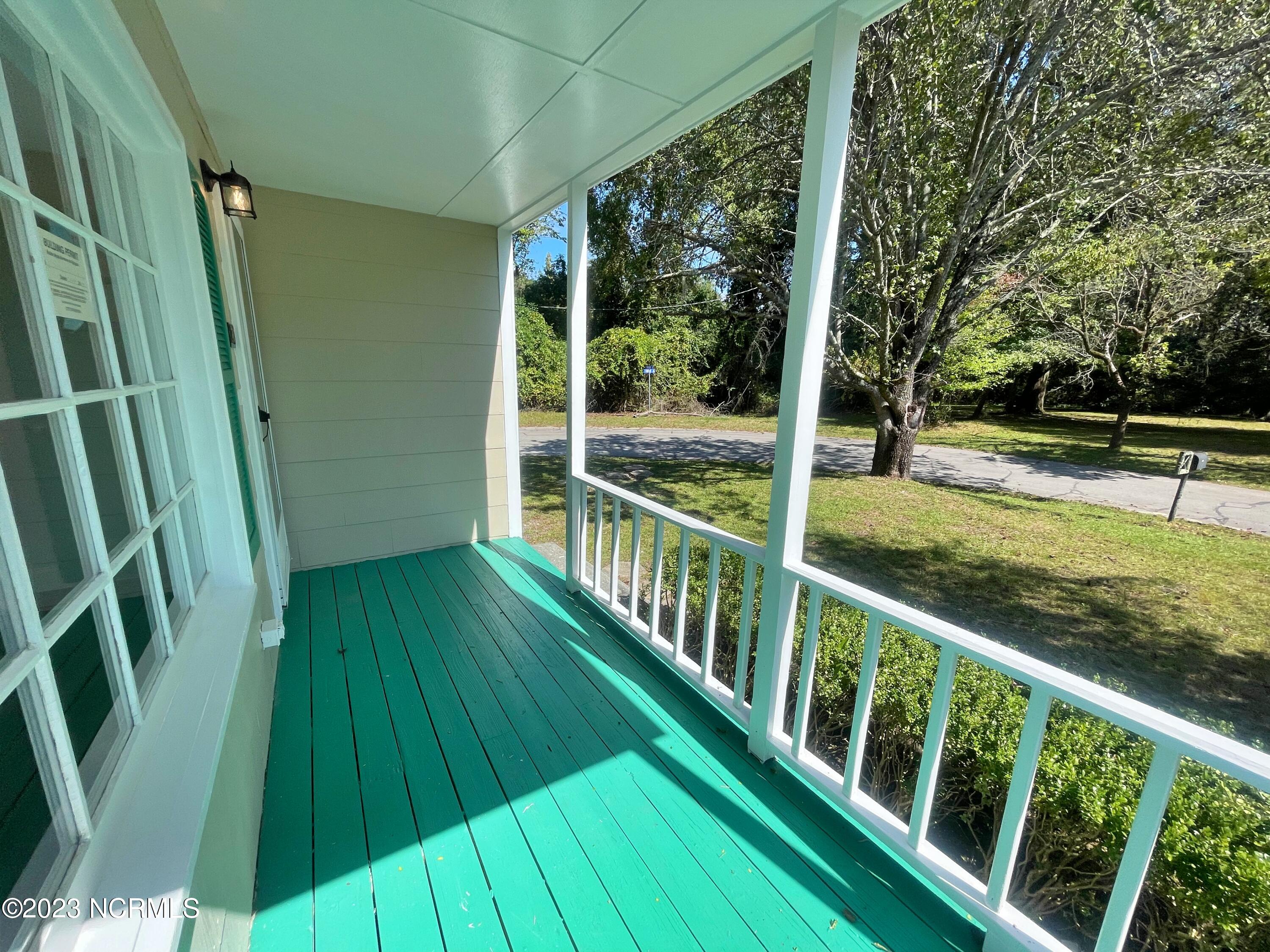 210 Poplar Street New Bern, NC 28560 - Photo 26 of 36 COVERED FRONT PORCH