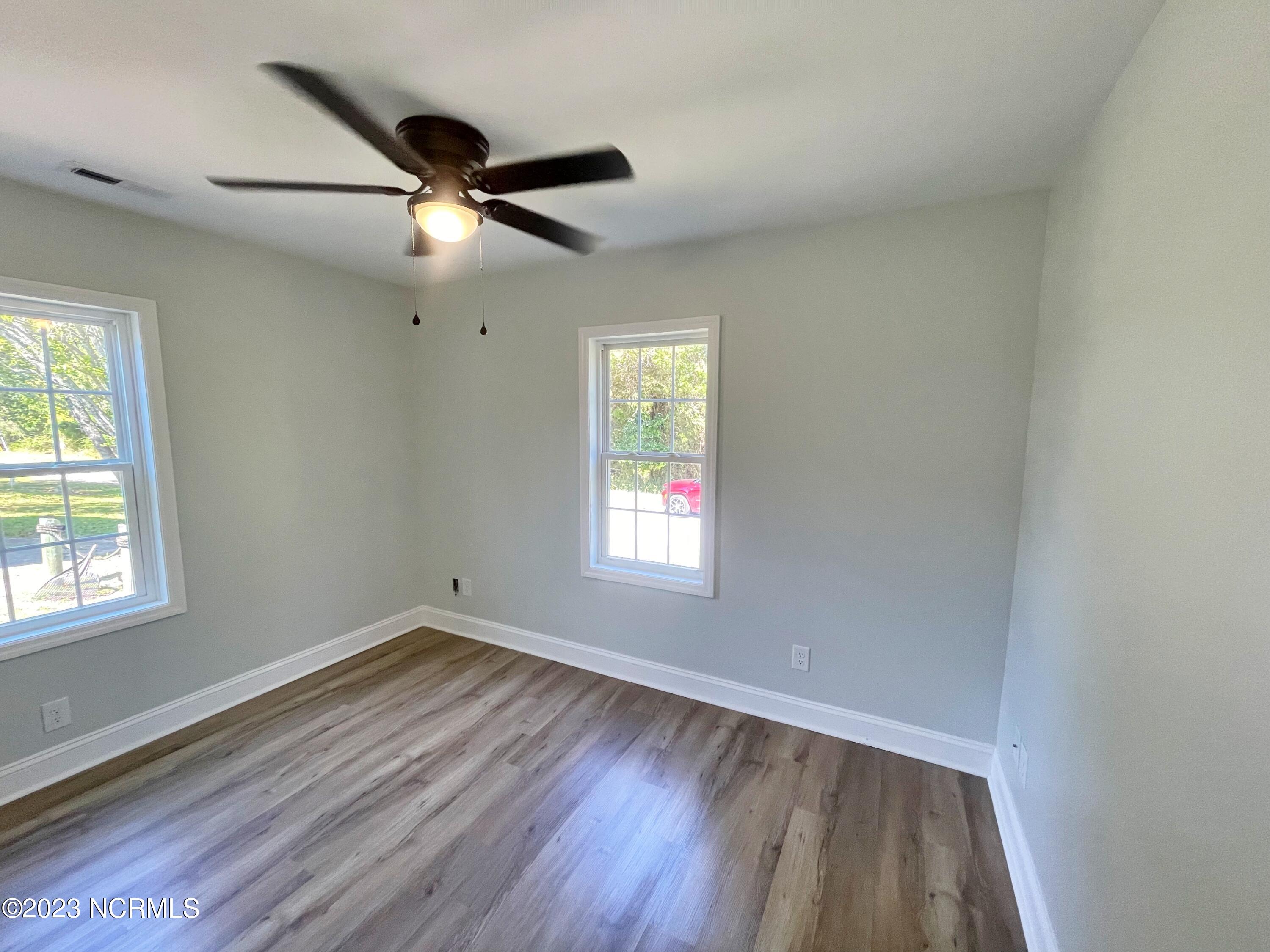 210 Poplar Street New Bern, NC 28560 - Photo 28 of 36 GUEST BEDROOM. 1