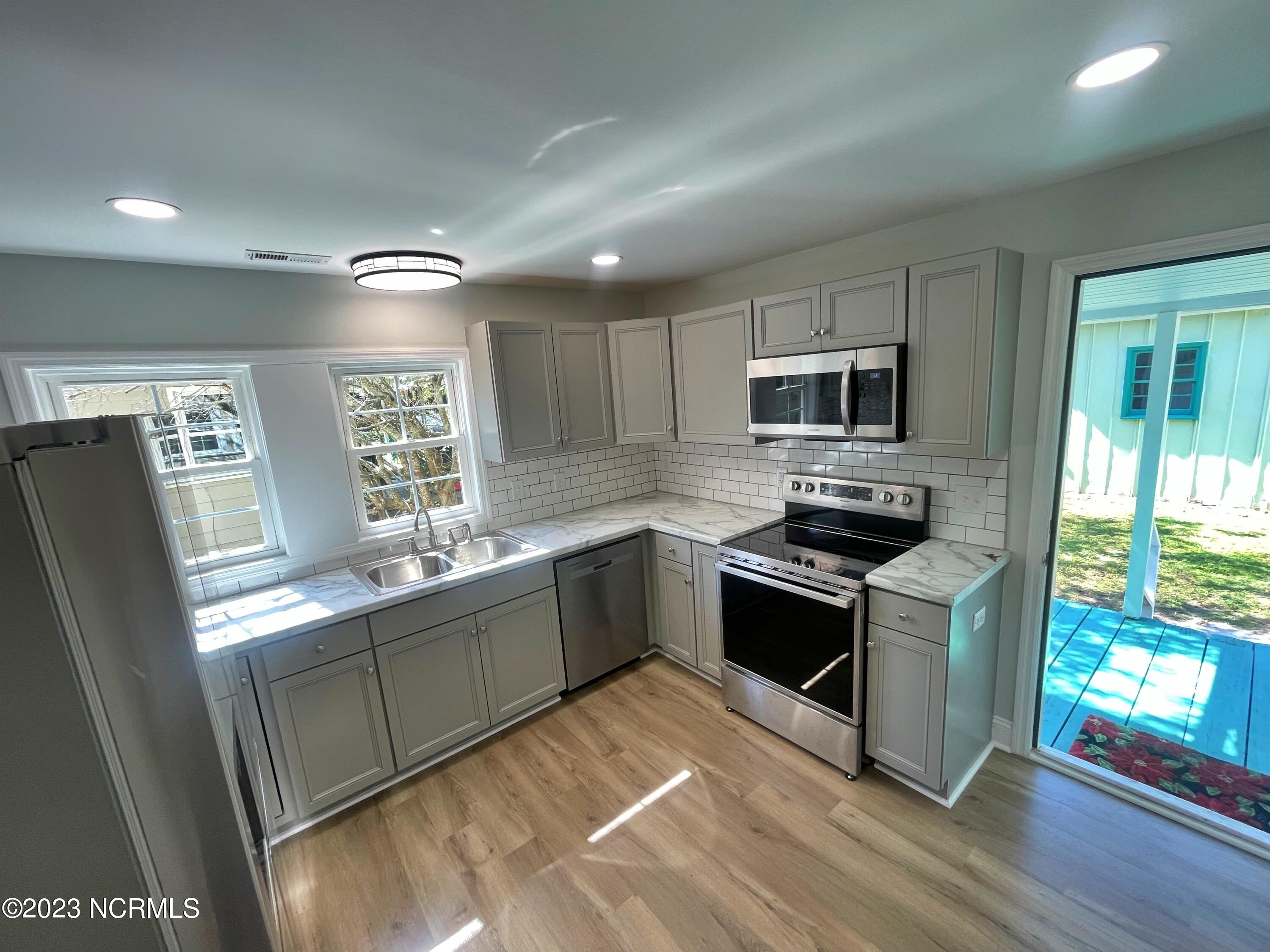 210 Poplar Street New Bern, NC 28560 - Photo 3 of 36 KITCHEN 3