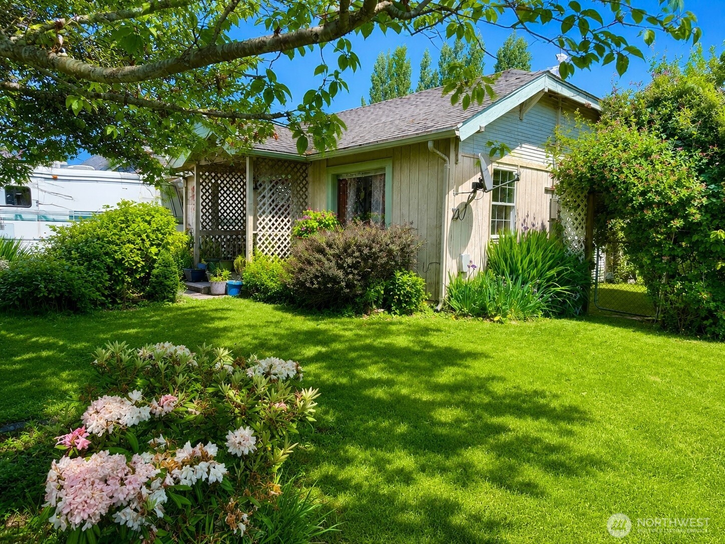 902 Harding Road Aberdeen, WA 98520 - Photo 18 of 18 a front view of a house with garden