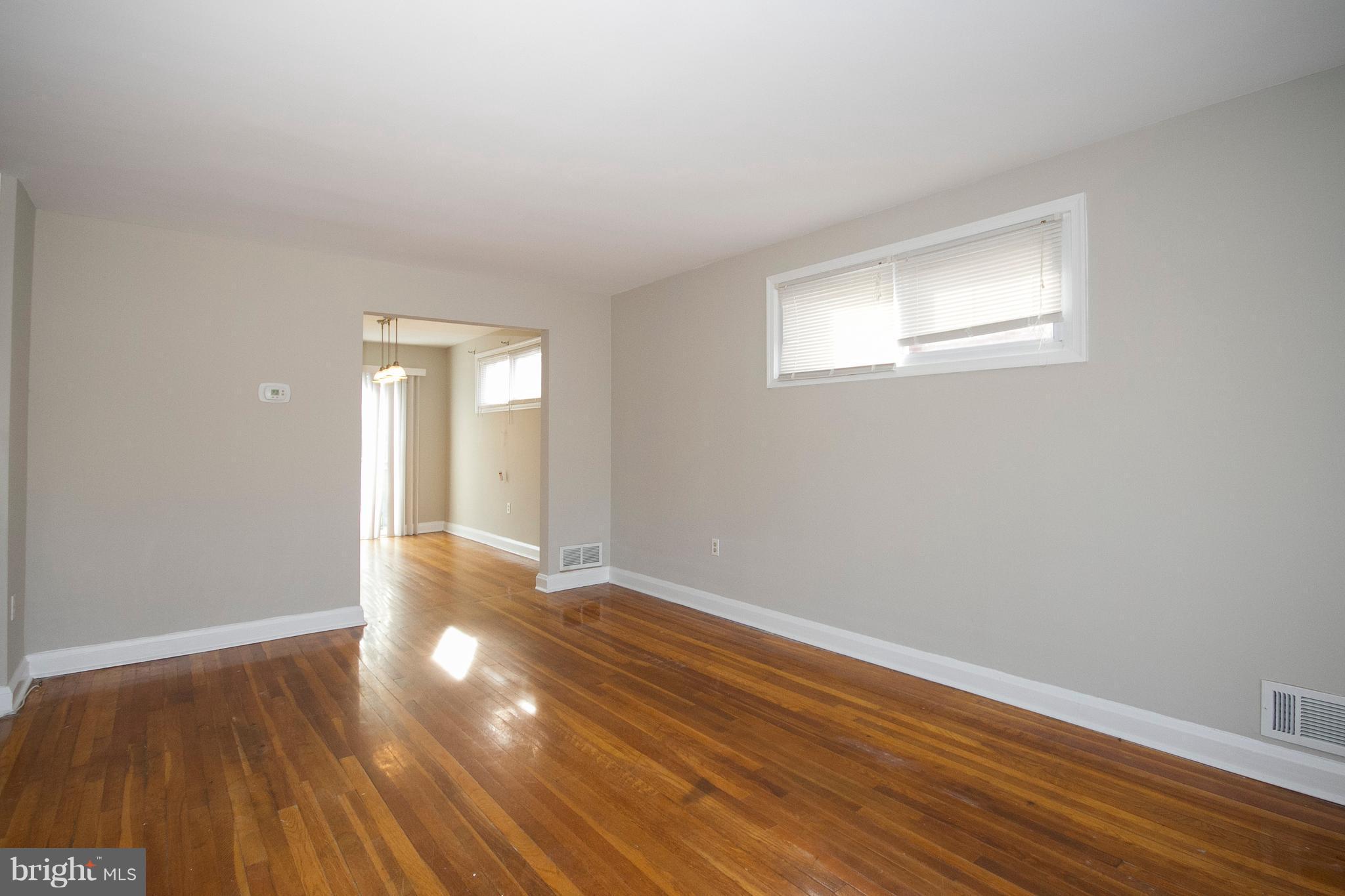 1949 Haselmere Road Baltimore, MD 21222 - Photo 4 of 19 Living Room