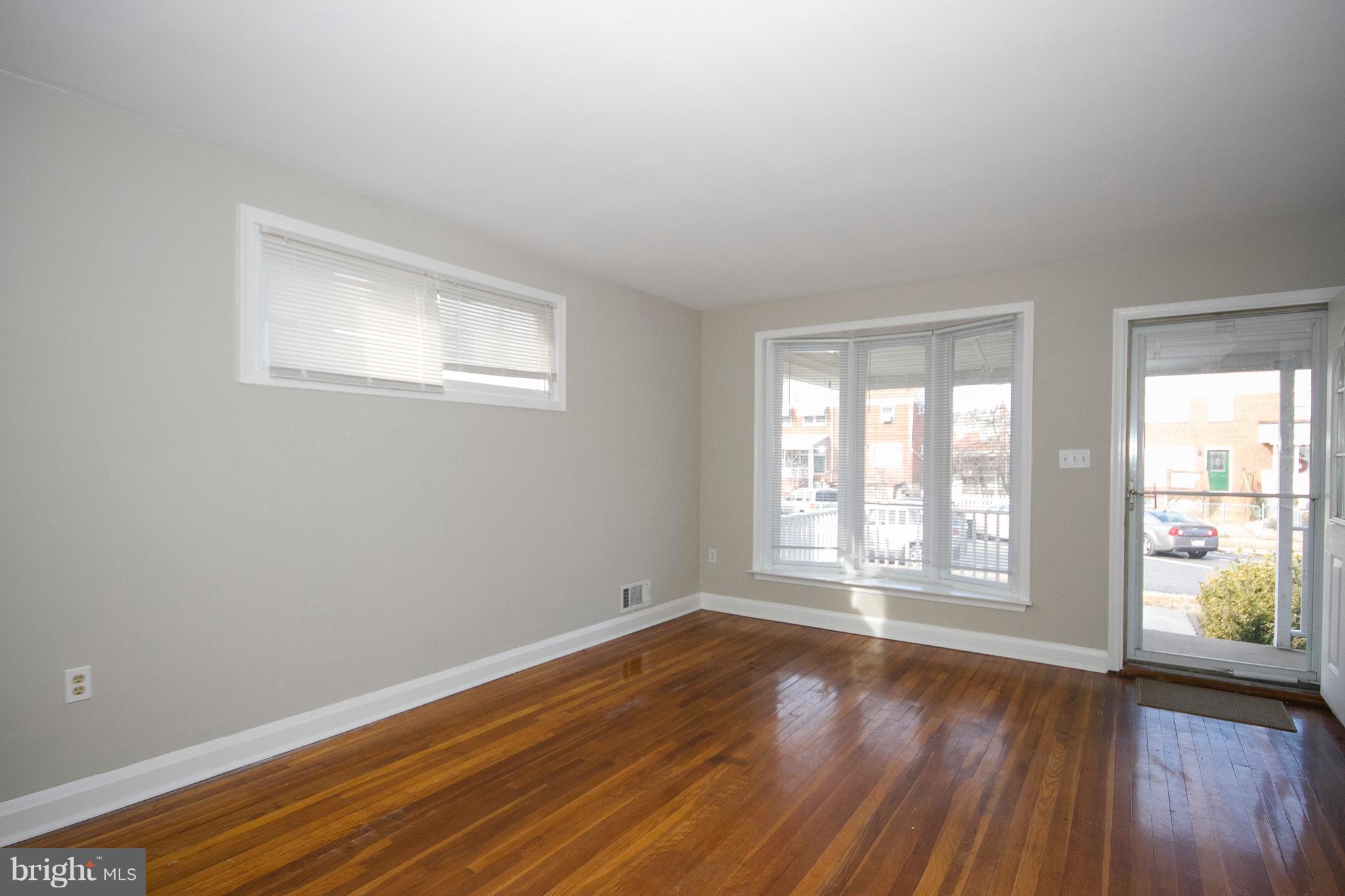 1949 Haselmere Road Baltimore, MD 21222 - Photo 5 of 19 Living Room