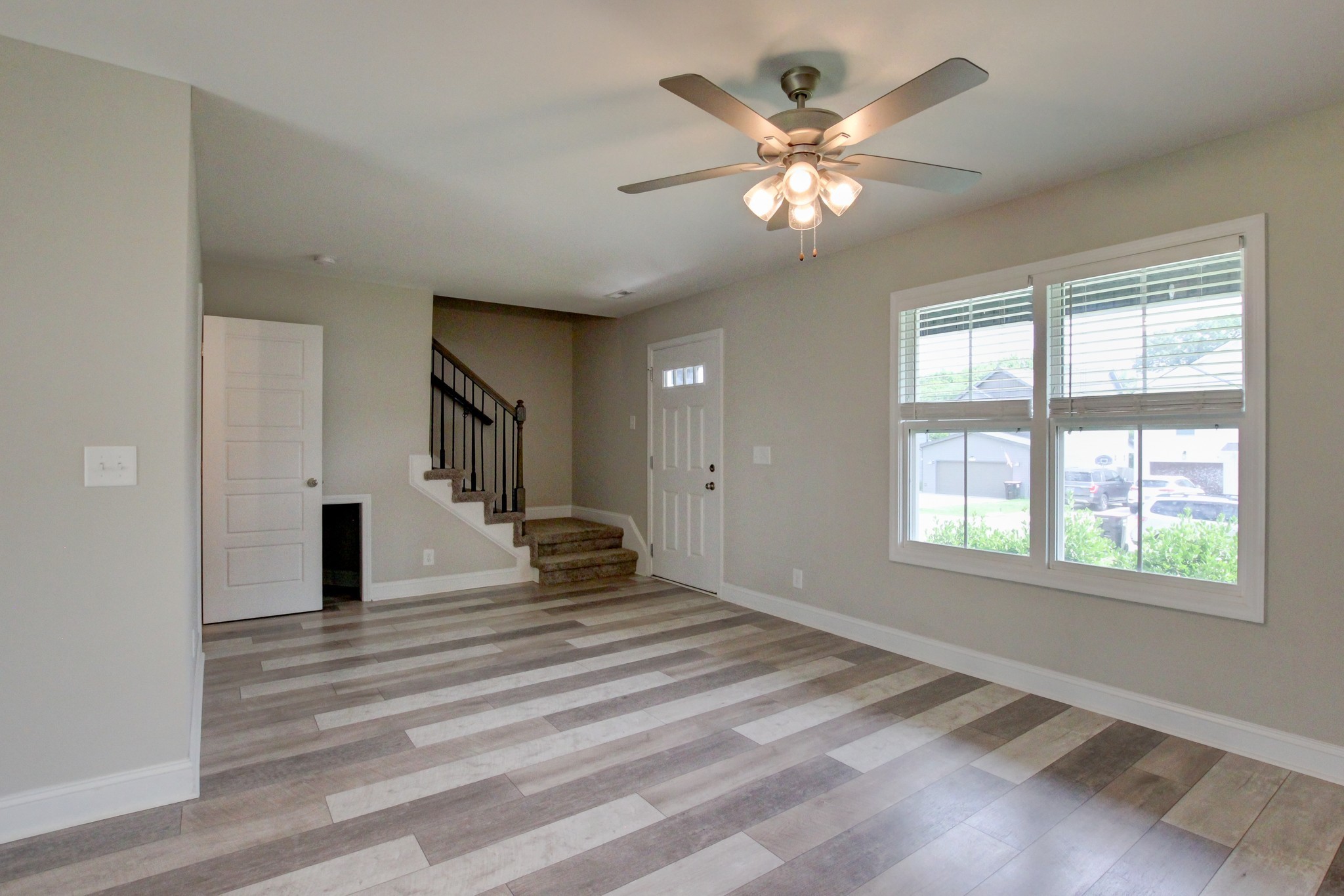 231 King Road Clarksville, TN 37042 - Photo 5 of 26 a view of a livingroom with a ceiling fan and window