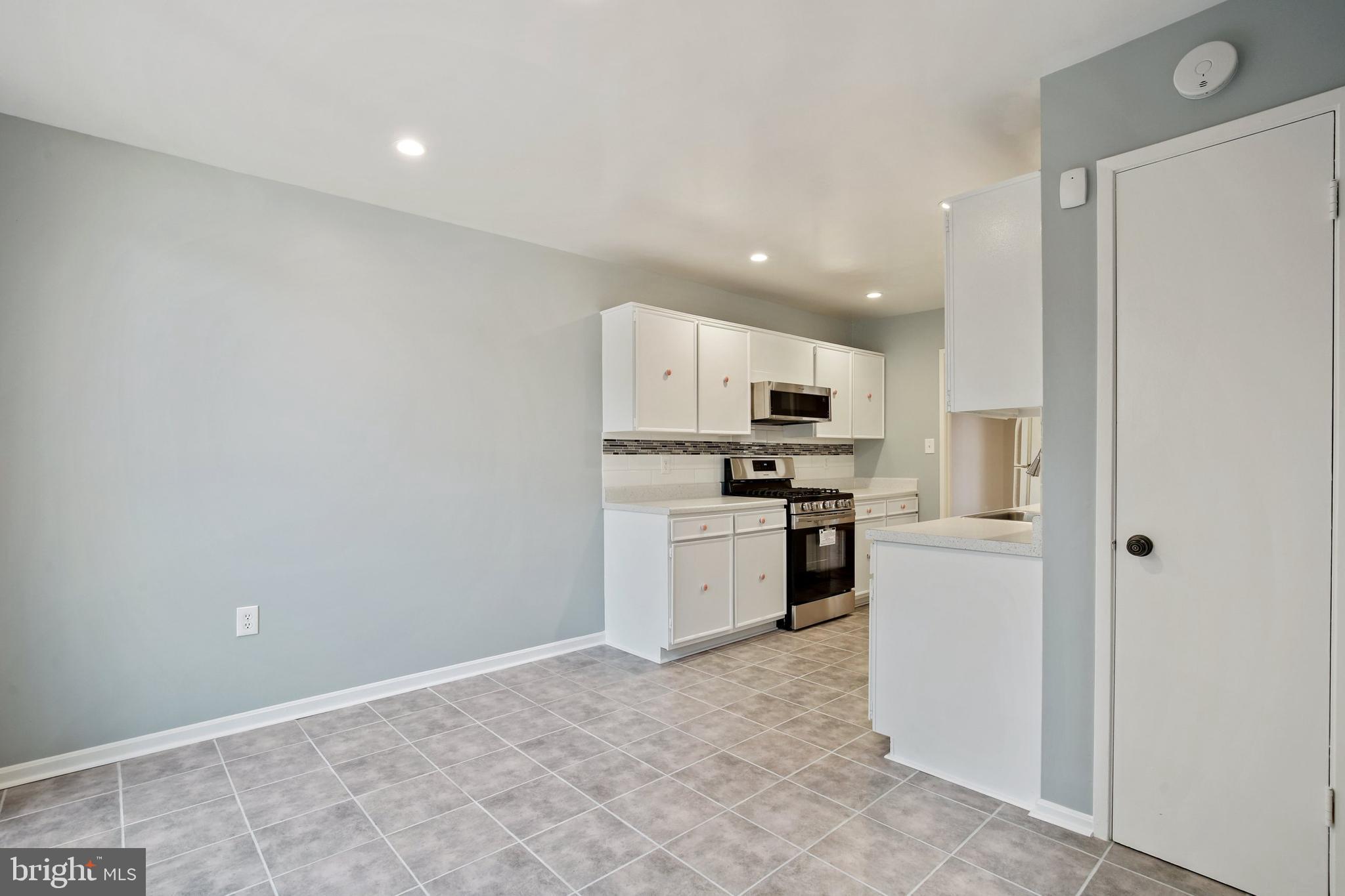 8150 Inverness Ridge Road Rockville, MD 20854 - Photo 6 of 41