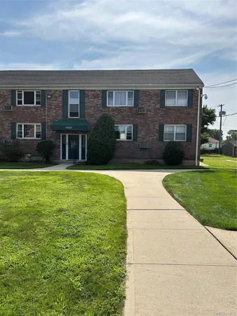 $275,000 | 1027 Fenwood Drive, Unit 3, Valley Stream, NY 11580