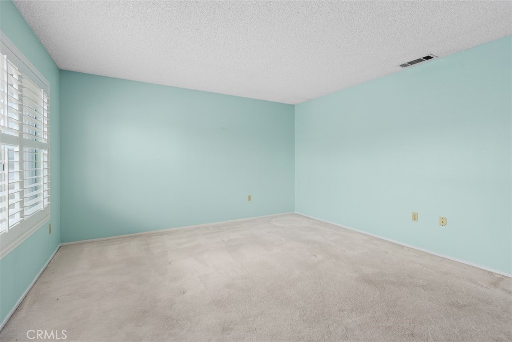 27927 Foxfire Street Menifee, CA 92586 - Photo 4 of 39