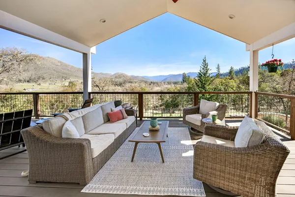 $1,169,000 | 145 Lomas Road, Jacksonville, OR 97530