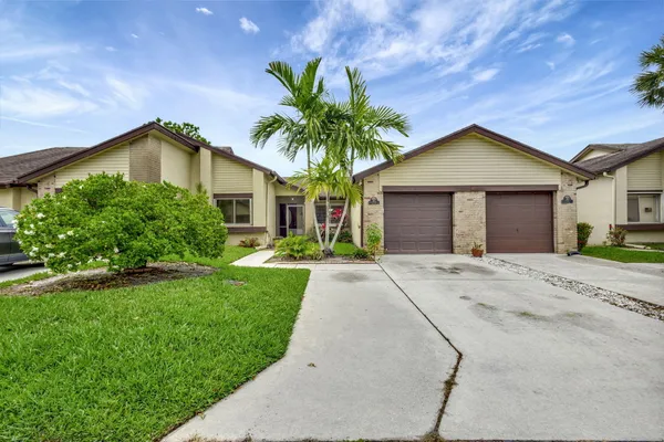 $285,000 | 178 Ramblewood Circle, Royal Palm Beach, FL 33411