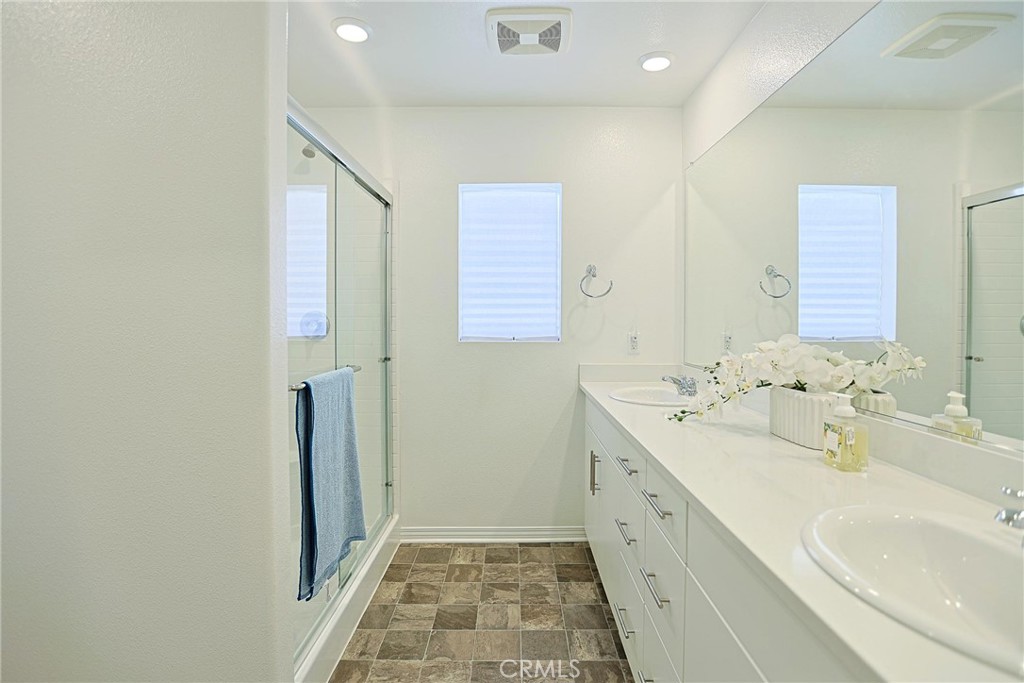 7486 Olive Grv Street Riverside, CA 92507 - Photo 39 of 57 En-suite