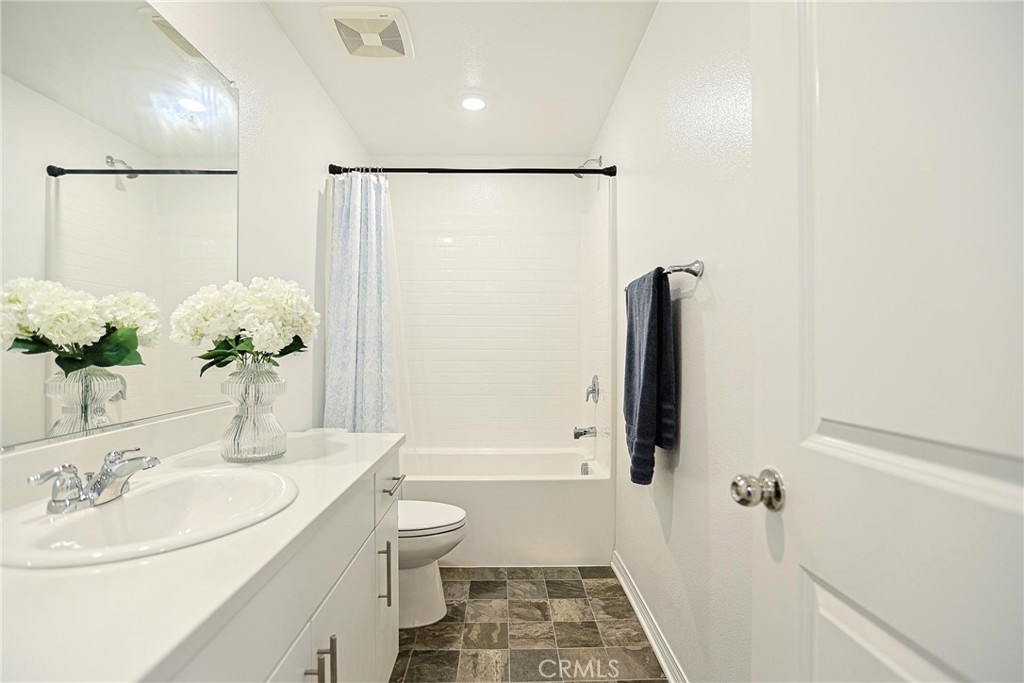 7486 Olive Grv Street Riverside, CA 92507 - Photo 40 of 57 En-ensuite