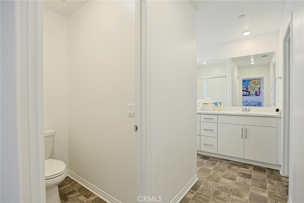 7486 Olive Grv Street Riverside, CA 92507 - Photo 41 of 57 En-suite