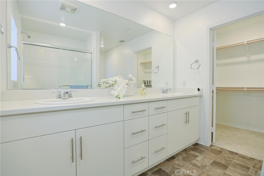 7486 Olive Grv Street Riverside, CA 92507 - Photo 42 of 57 En-suite next to walk-in closet