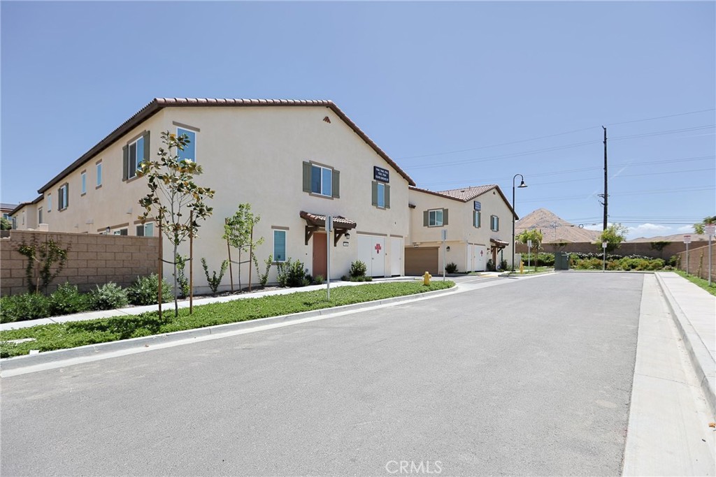 7486 Olive Grv Street Riverside, CA 92507 - Photo 5 of 57