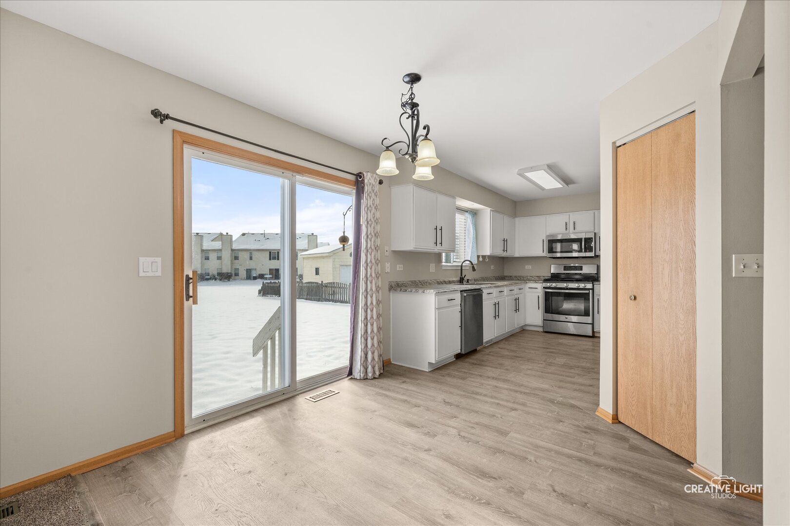 2477 Smithfield Court Aurora, IL 60503 - Photo 11 of 24