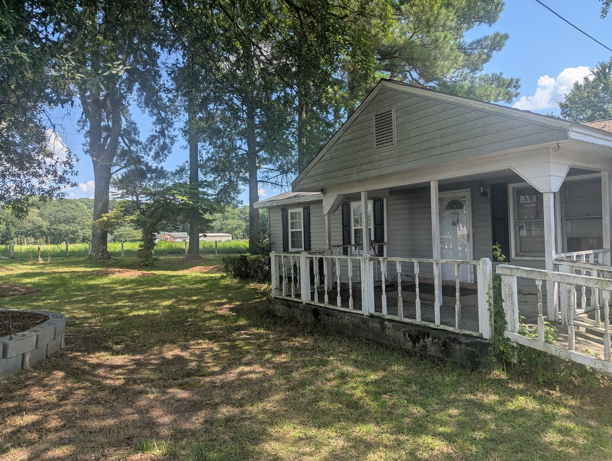 720 Old Moore Road Selma, NC 27576 - Photo 7 of 24 PXL_20260819_182955757.jpg