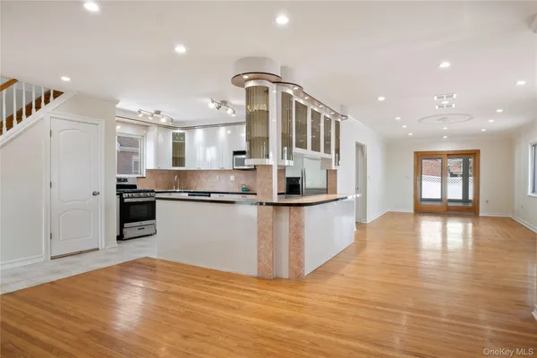 $1,488,888 | 73-33 188th Street | Fresh Meadows