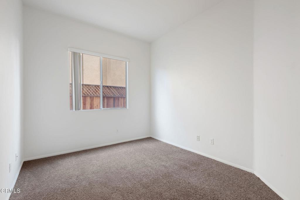 1930 Del Amo Way Oxnard, CA 93036 - Photo 24 of 31 an empty room with a window