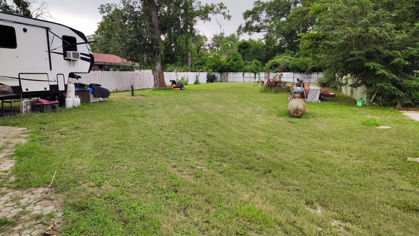 7445 Laura Koppe Road Houston, TX 77028 - Photo 2 of 9