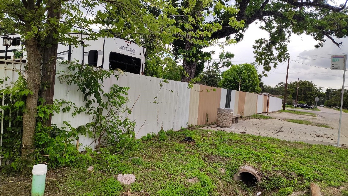 7445 Laura Koppe Road Houston, TX 77028 - Photo 4 of 9