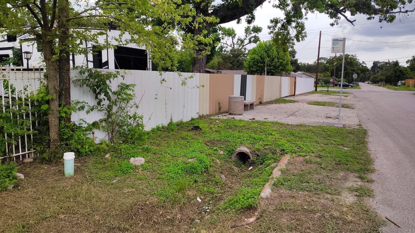 7445 Laura Koppe Road Houston, TX 77028 - Photo 5 of 9