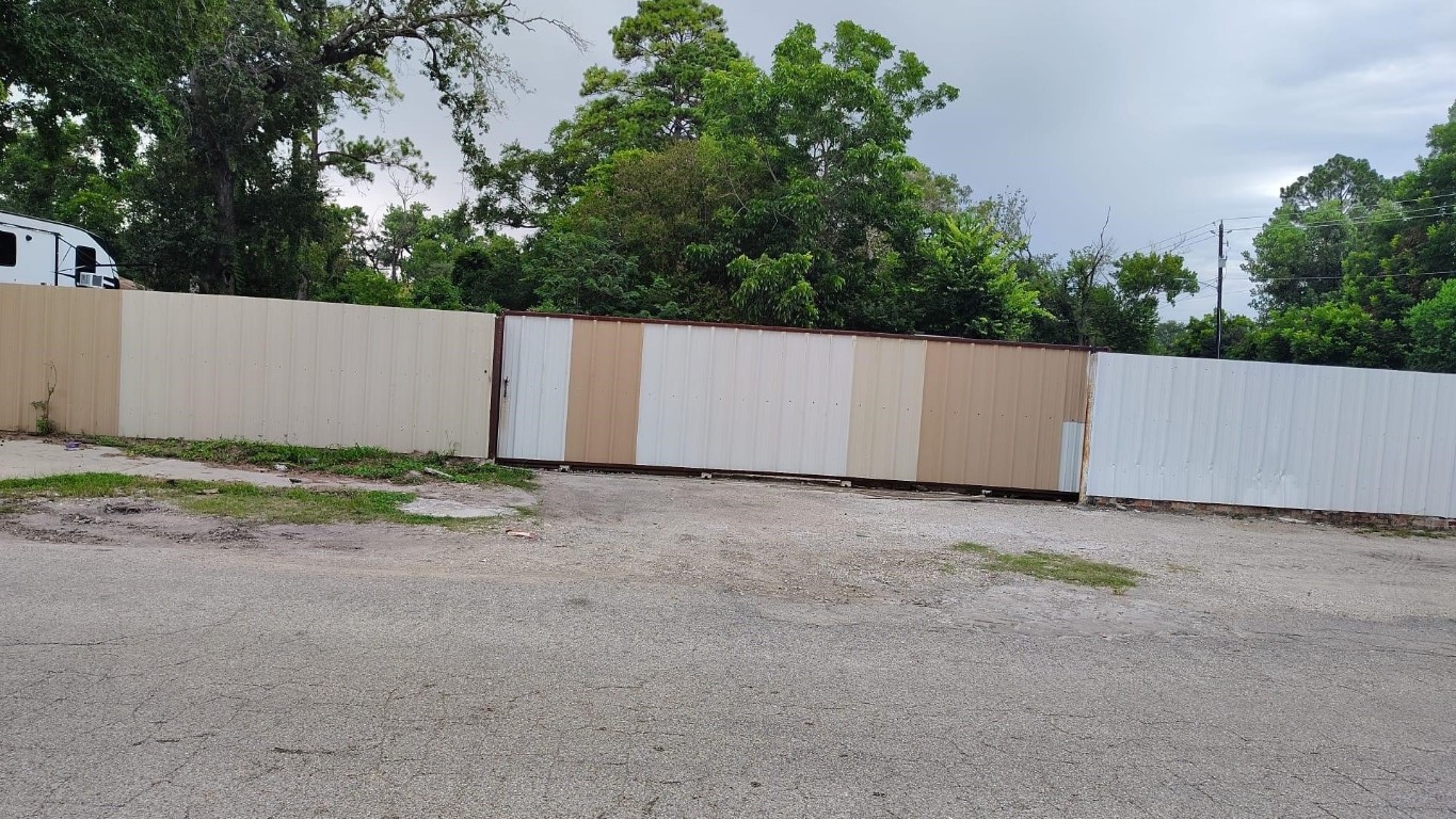 7445 Laura Koppe Road Houston, TX 77028 - Photo 6 of 9