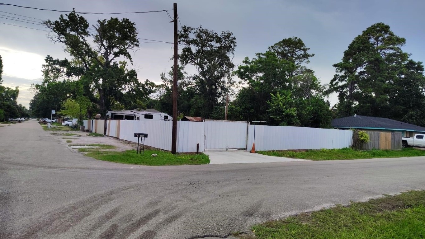 7445 Laura Koppe Road Houston, TX 77028 - Photo 8 of 9