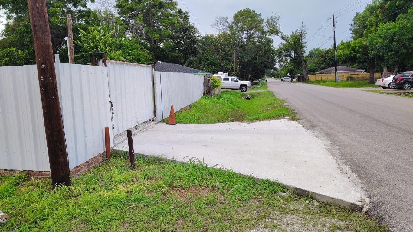 7445 Laura Koppe Road Houston, TX 77028 - Photo 9 of 9