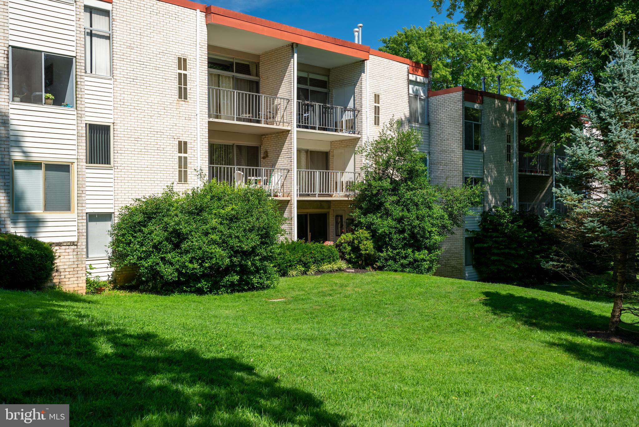 14416 Parkvale Road, Unit 4 Rockville, MD 20853 - Photo 2 of 30