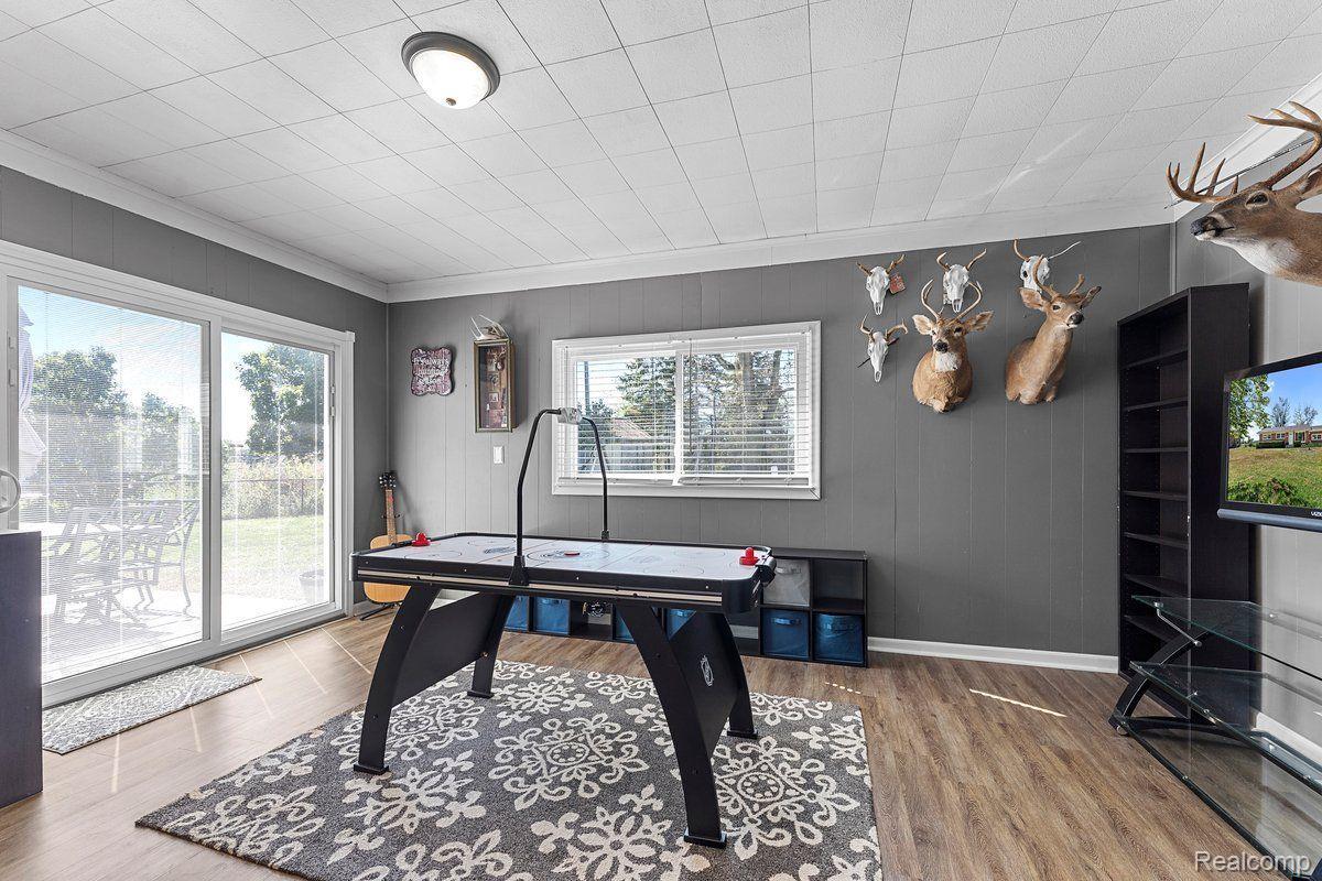3365 Heiss Road Monroe, MI 48162 - Photo 14 of 31 Family Room with Door wall to spacious open yard