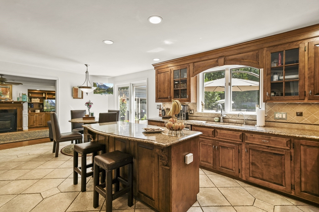 145 Stonehill Road East Longmeadow, MA 01028 - Photo 4 of 42