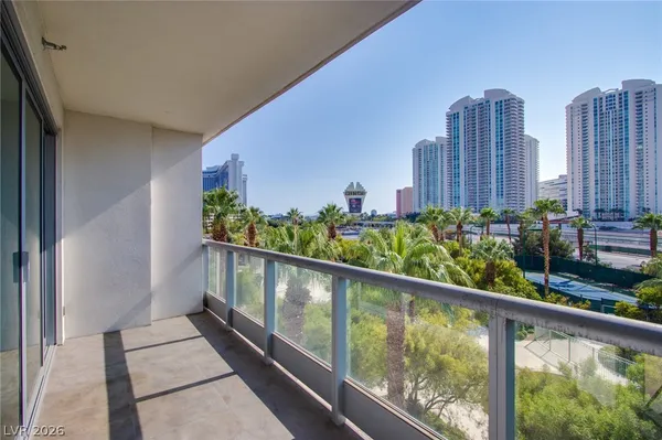 $2,300 | 222 Karen Avenue, Unit 306, Las Vegas, NV 89109