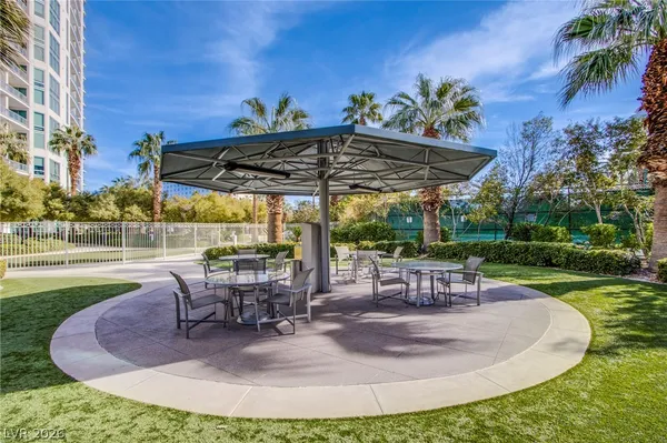 $2,300 | 222 Karen Avenue, Unit 306, Las Vegas, NV 89109