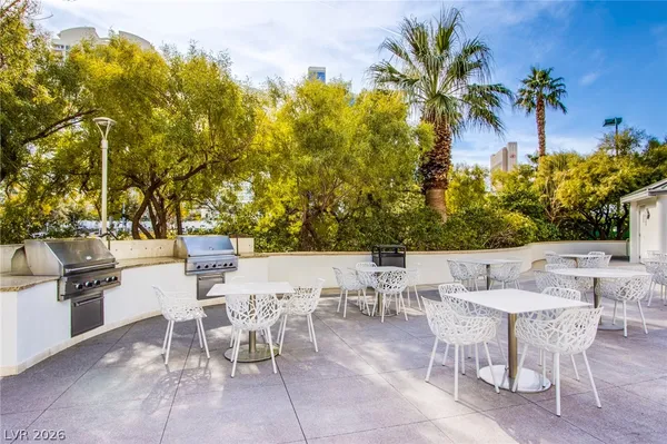 $2,300 | 222 Karen Avenue, Unit 306, Las Vegas, NV 89109