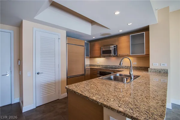 $2,300 | 222 Karen Avenue, Unit 306, Las Vegas, NV 89109