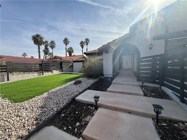 $2,895 | 5253 Cartaro Drive, Las Vegas, NV 89103