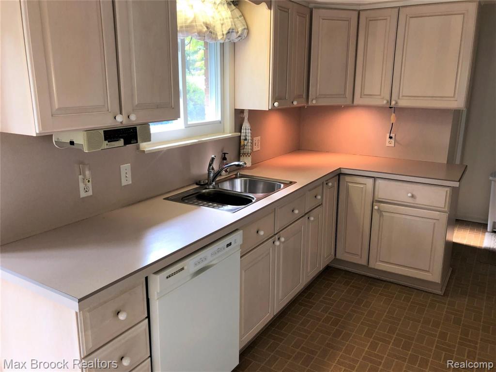 307 Arizona Avenue Rochester Hills, MI 48309 - Photo 17 of 40
