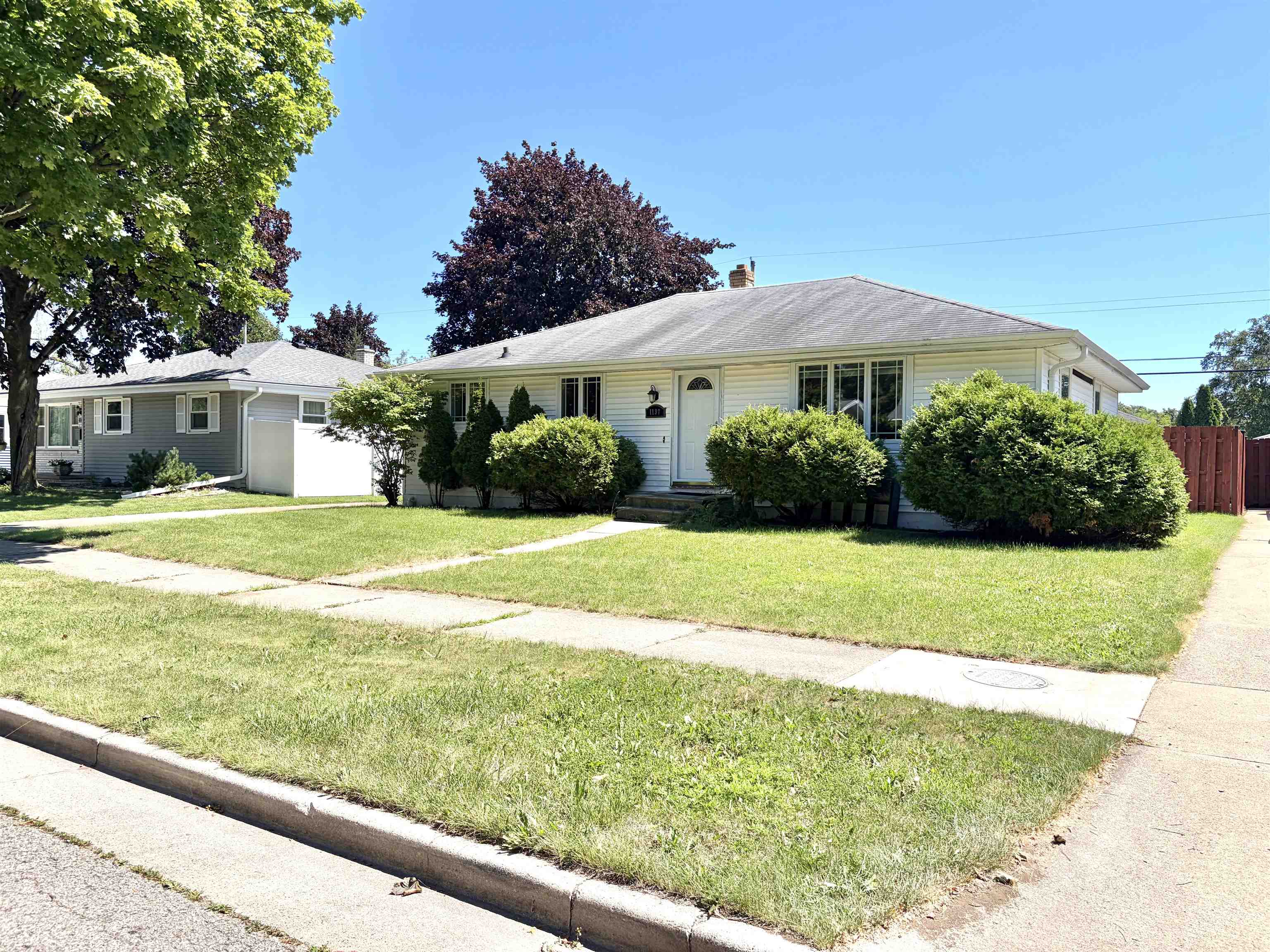 1137 West Roberts Avenue Appleton, WI 54914 - Photo 2 of 24