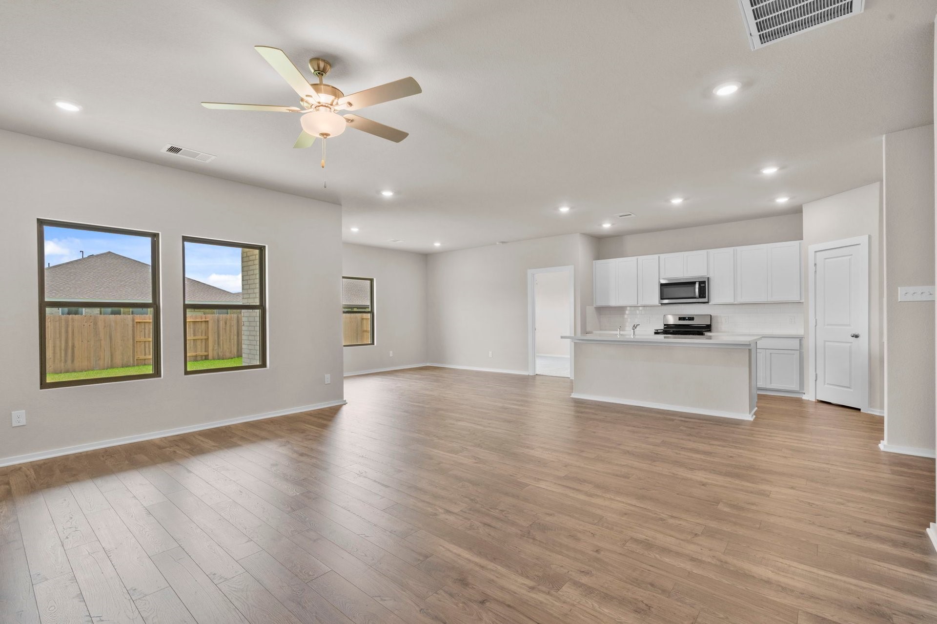 1950 Stargazer Lane Angleton, TX 77515 - Photo 8 of 34