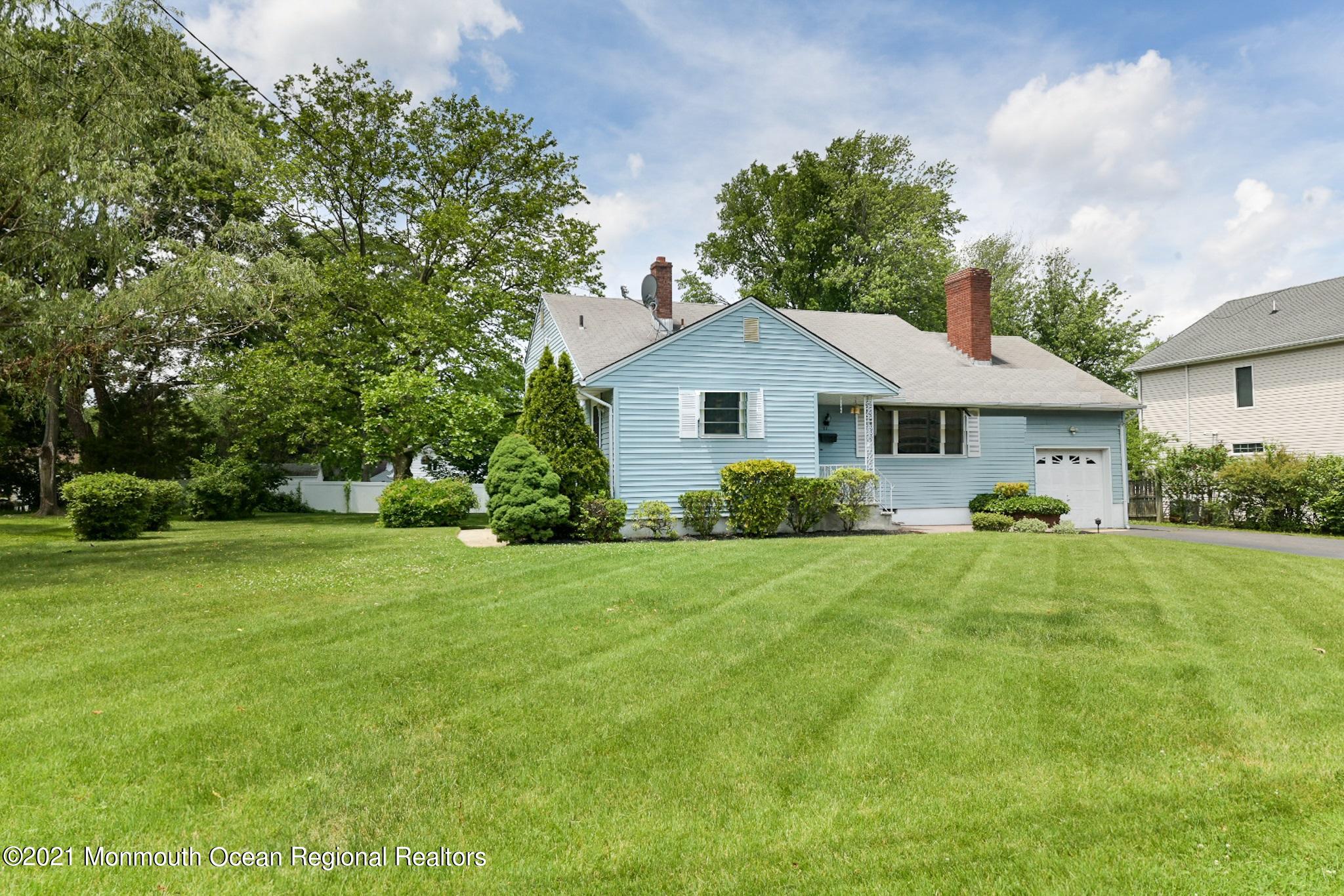 11 Old Manor Road Holmdel, NJ 07733 - Photo 1 of 22 front - no awnings
