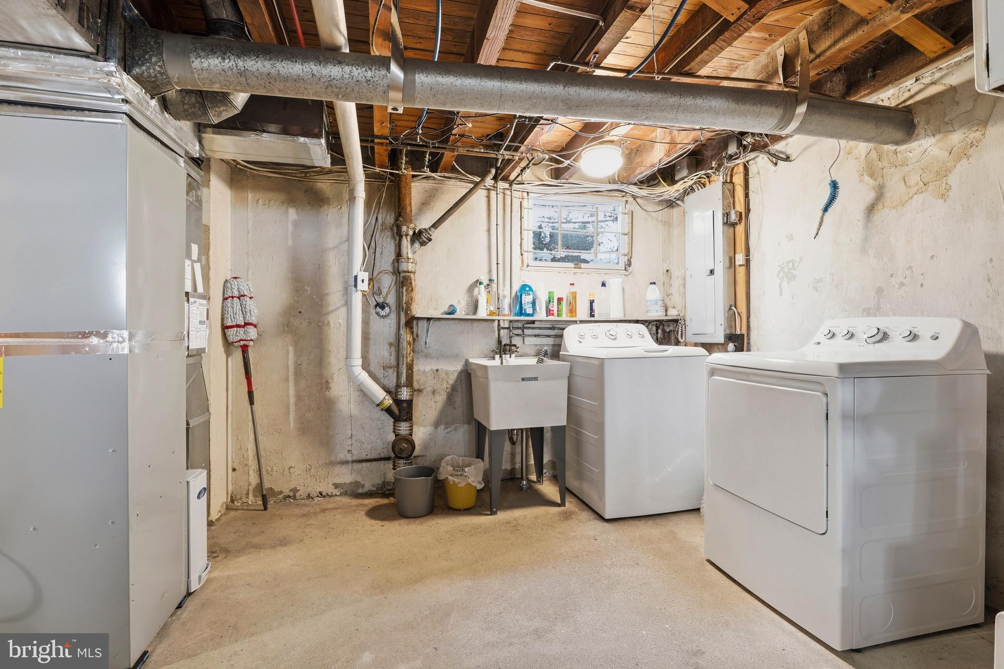 527 Saxer Avenue Springfield, PA 19064 - Photo 26 of 33 a utility room with dryer and washer